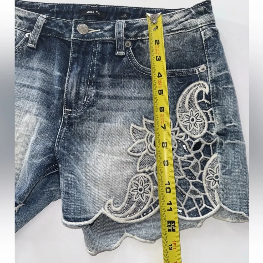 Miss Me Embroidered Jean Denim Shorts Lace & Sequined Scalloped Hem 28 Short - Picture 6 of 9